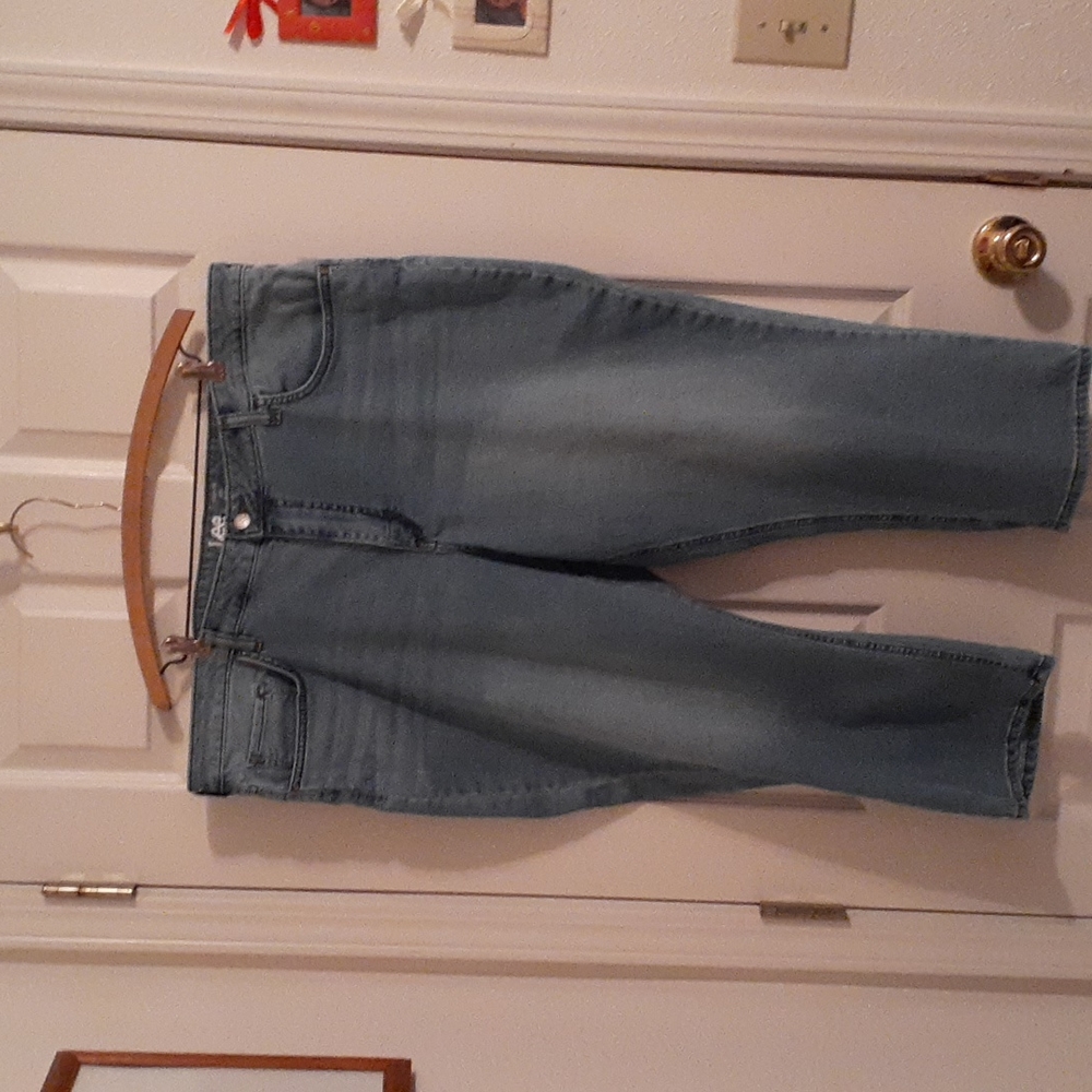 Lee's womens capris size 22